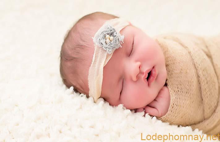 Nằm mơ thấy mình sinh con gái đánh con gì ăn chắc mo thay minh sinh con gai danh con gi