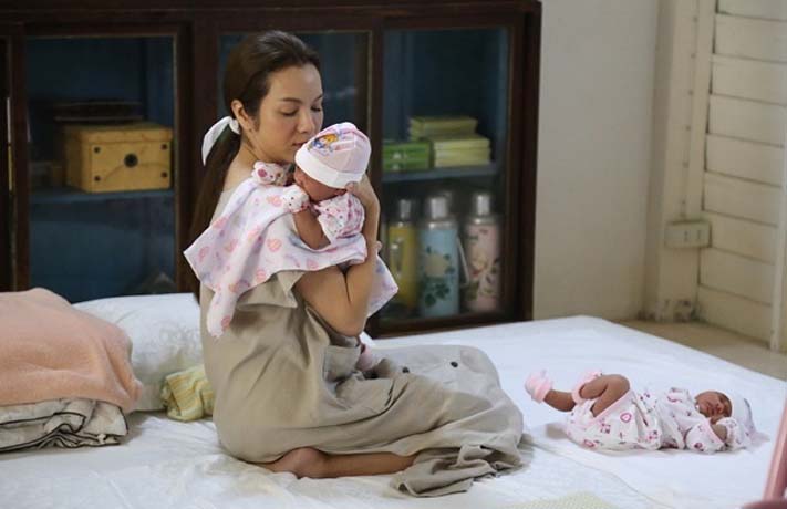 Nằm mơ thấy vợ đẻ sinh đôi tốt hay xấu? nam mo thay vo de